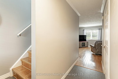 719 Southwood Way • Woodstock, ON photo 5