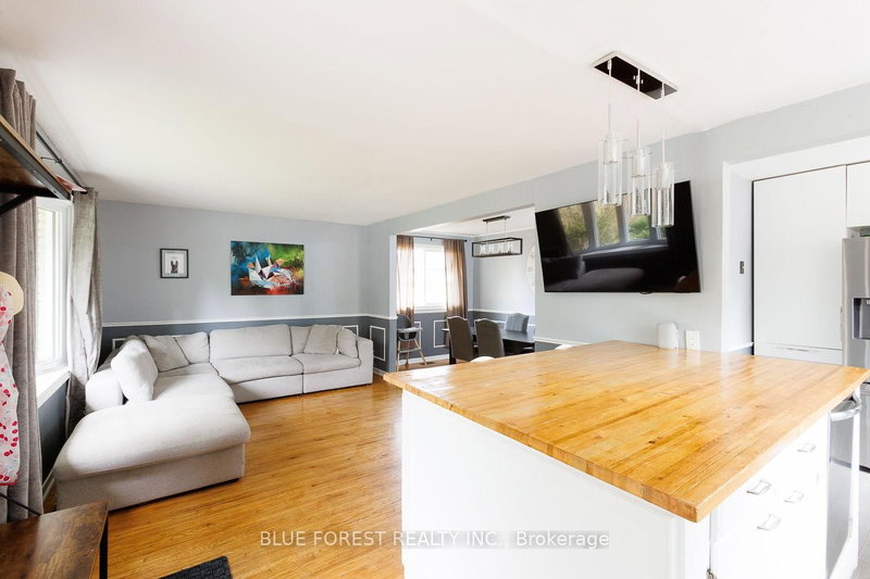 2 Surrey Crescent