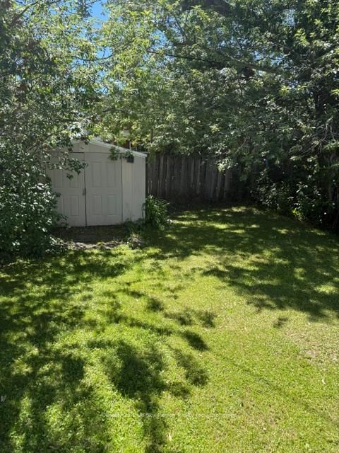 425 E Worthington Street • North Bay, ON photo 3