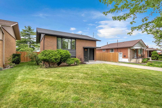 253 Fernwood Crescent