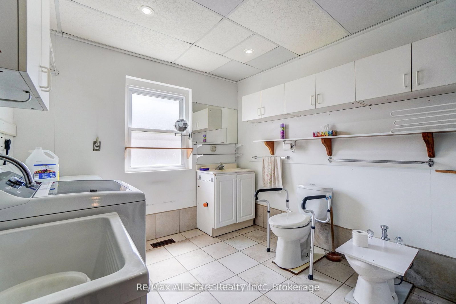94 Adelaide Street N • Kawartha Lakes, ON photo 11