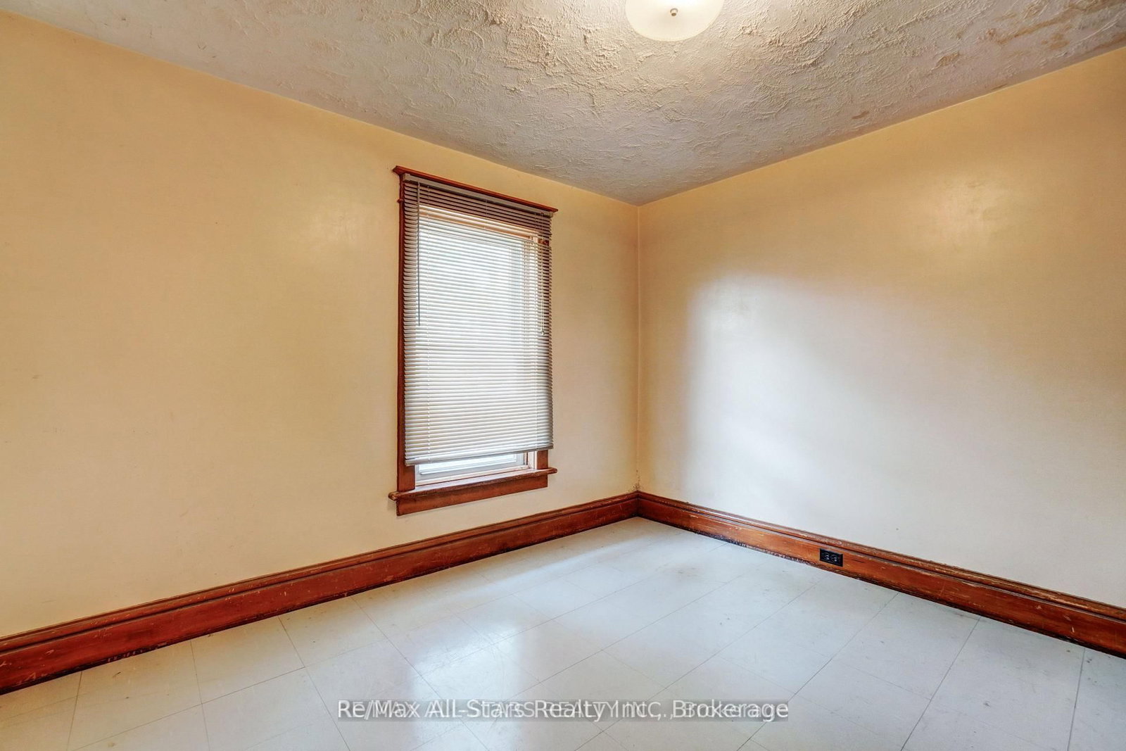 94 Adelaide Street N • Kawartha Lakes, ON photo 17