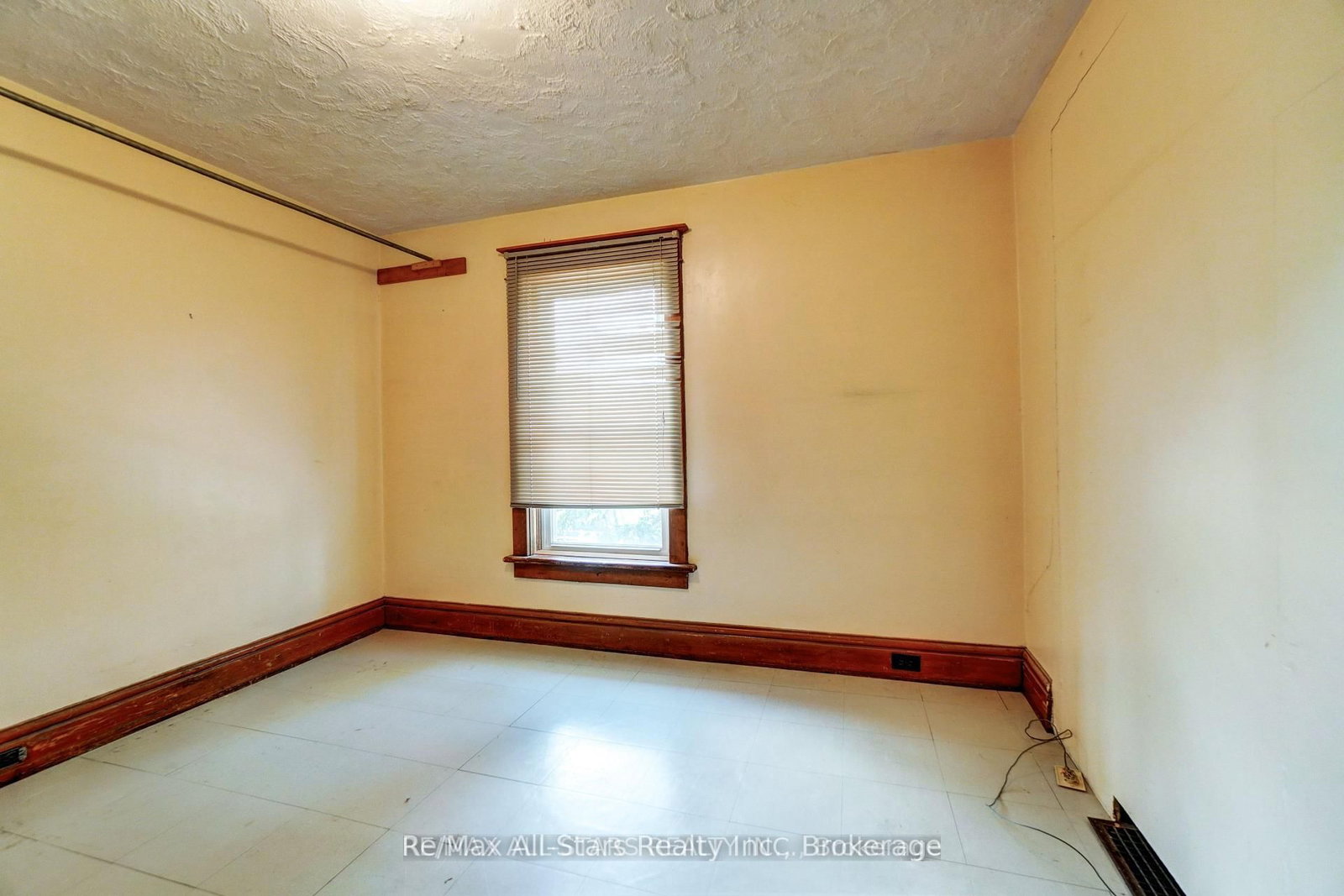 94 Adelaide Street N • Kawartha Lakes, ON photo 21