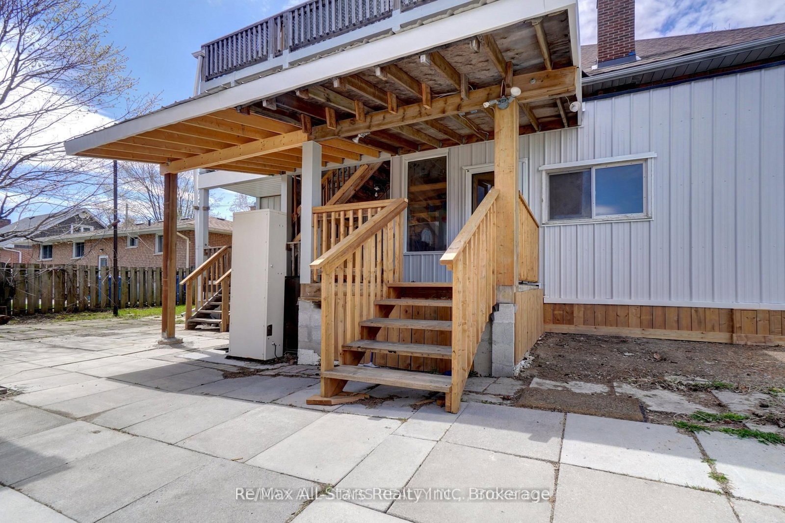 94 Adelaide Street N • Kawartha Lakes, ON photo 4