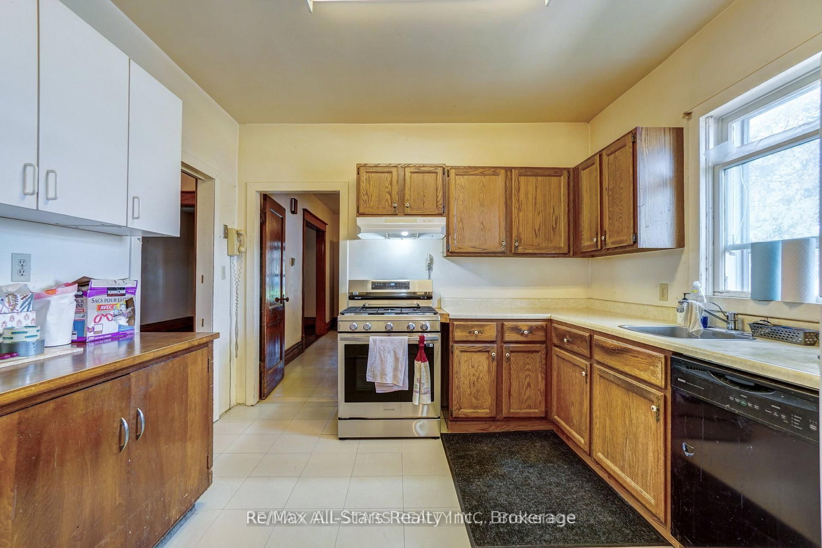 94 Adelaide Street N • Kawartha Lakes, ON photo 5