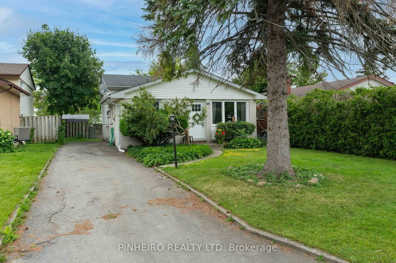 15 Villeneuve Crescent, London East