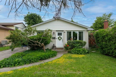 15 Villeneuve Crescent — photo 2