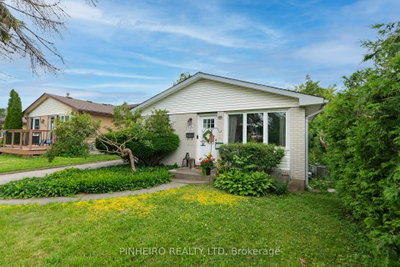 15 Villeneuve Crescent — photo 3