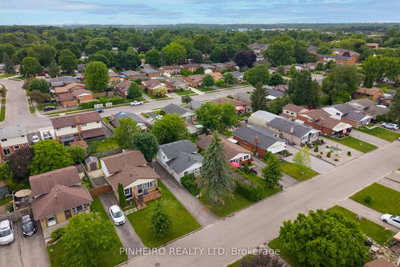 15 Villeneuve Crescent — photo 4