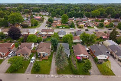 15 Villeneuve Crescent — photo 5