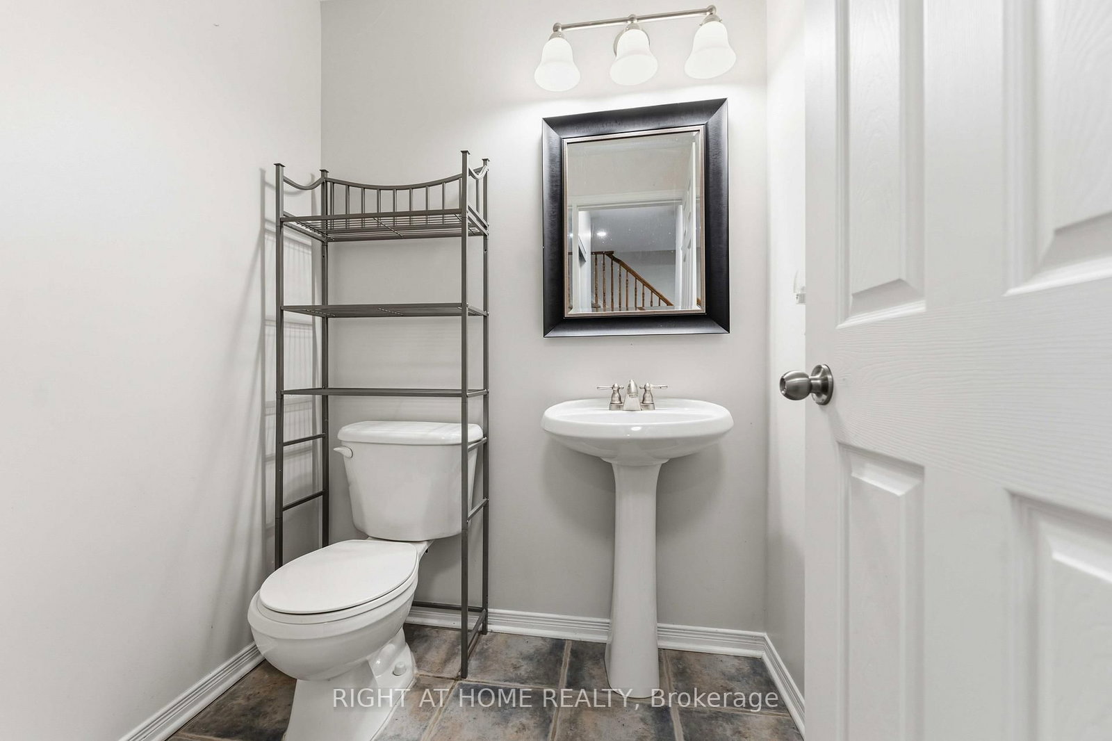 52 Fieldberry Private • Ottawa, ON photo 12