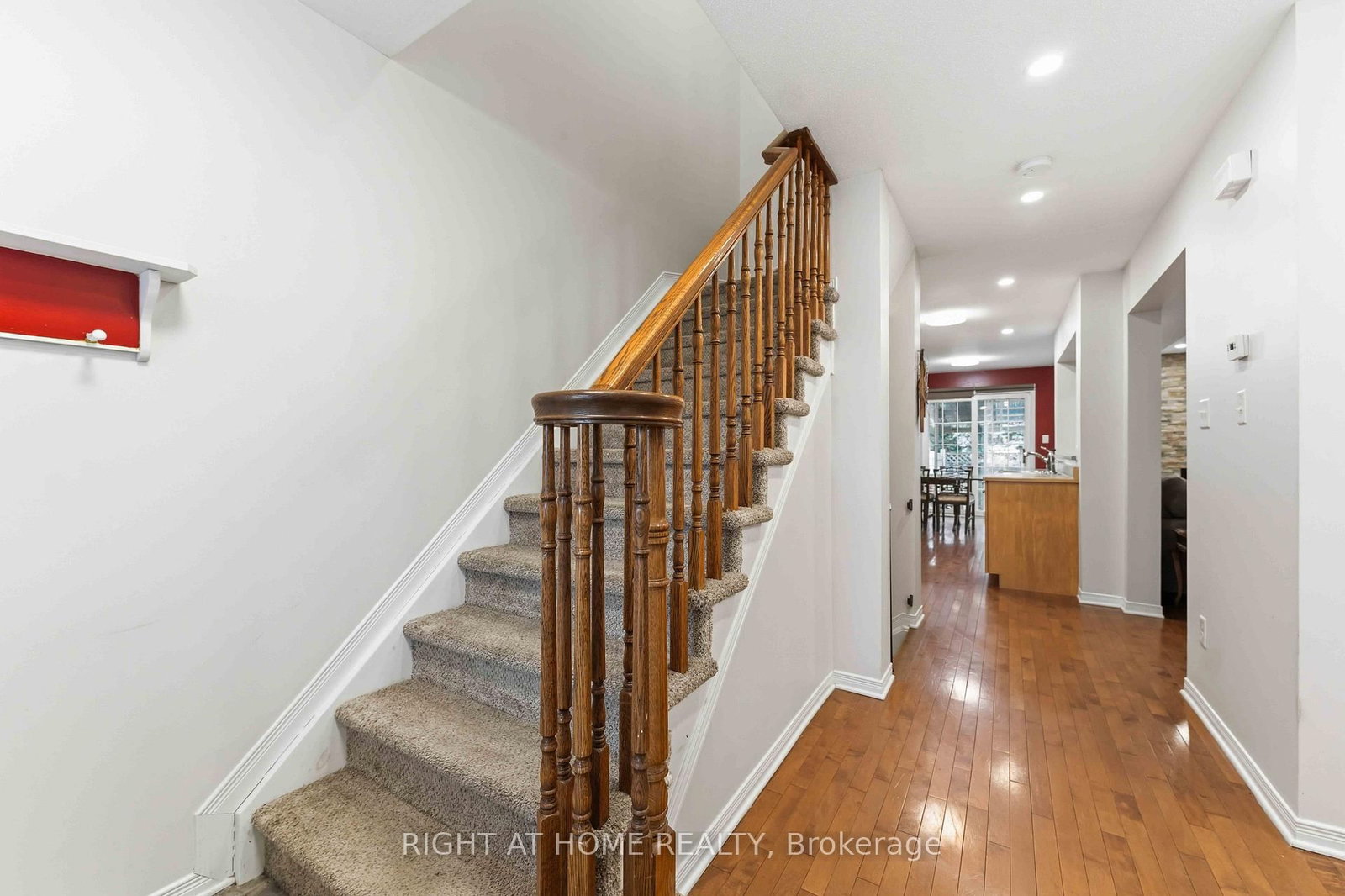 52 Fieldberry Private • Ottawa, ON photo 13