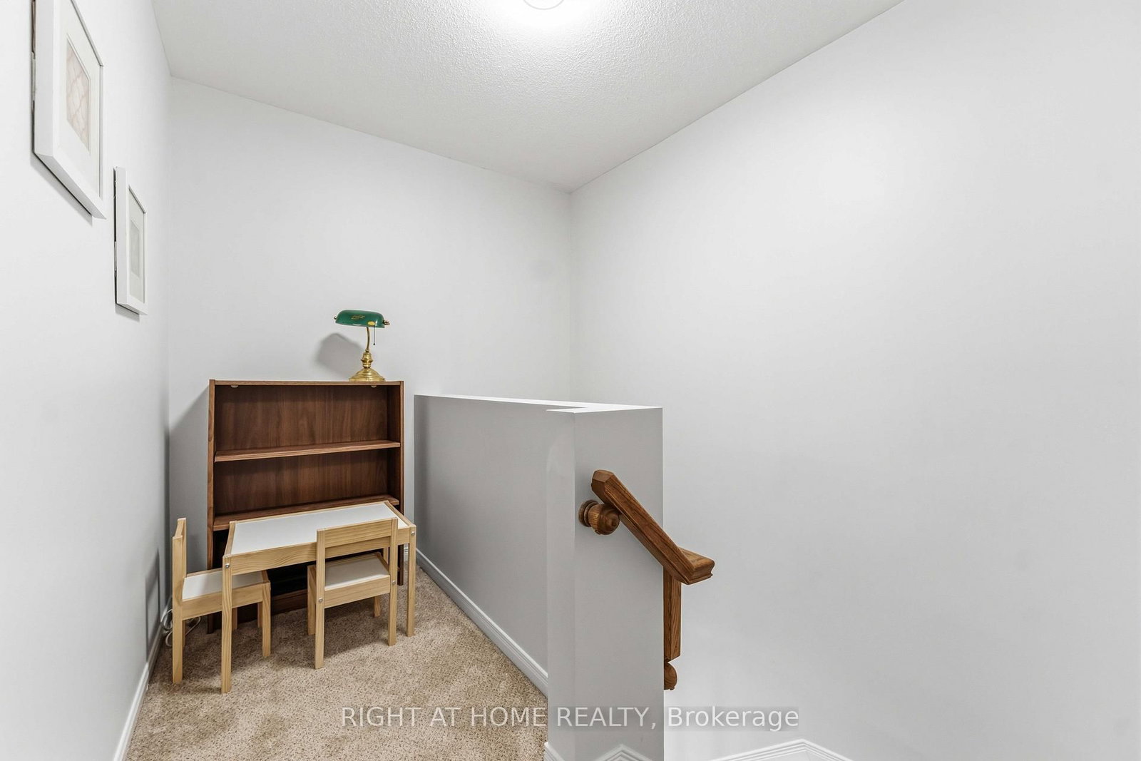 52 Fieldberry Private • Ottawa, ON photo 14