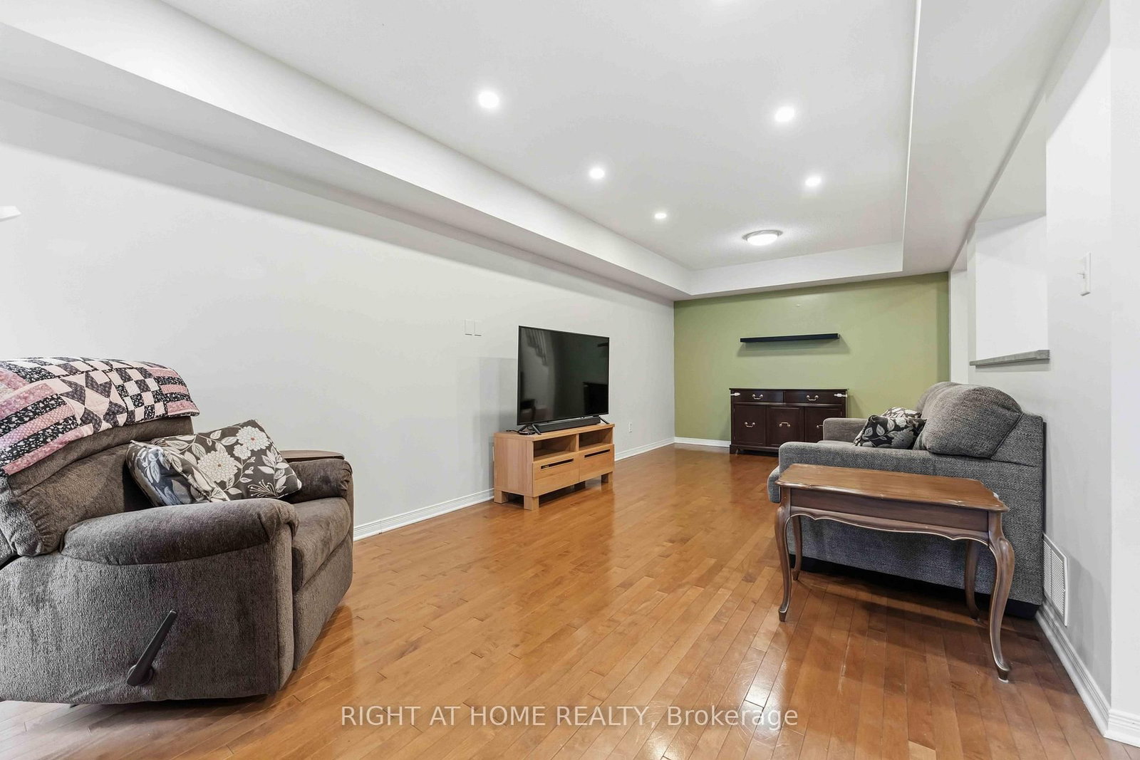 52 Fieldberry Private • Ottawa, ON photo 6