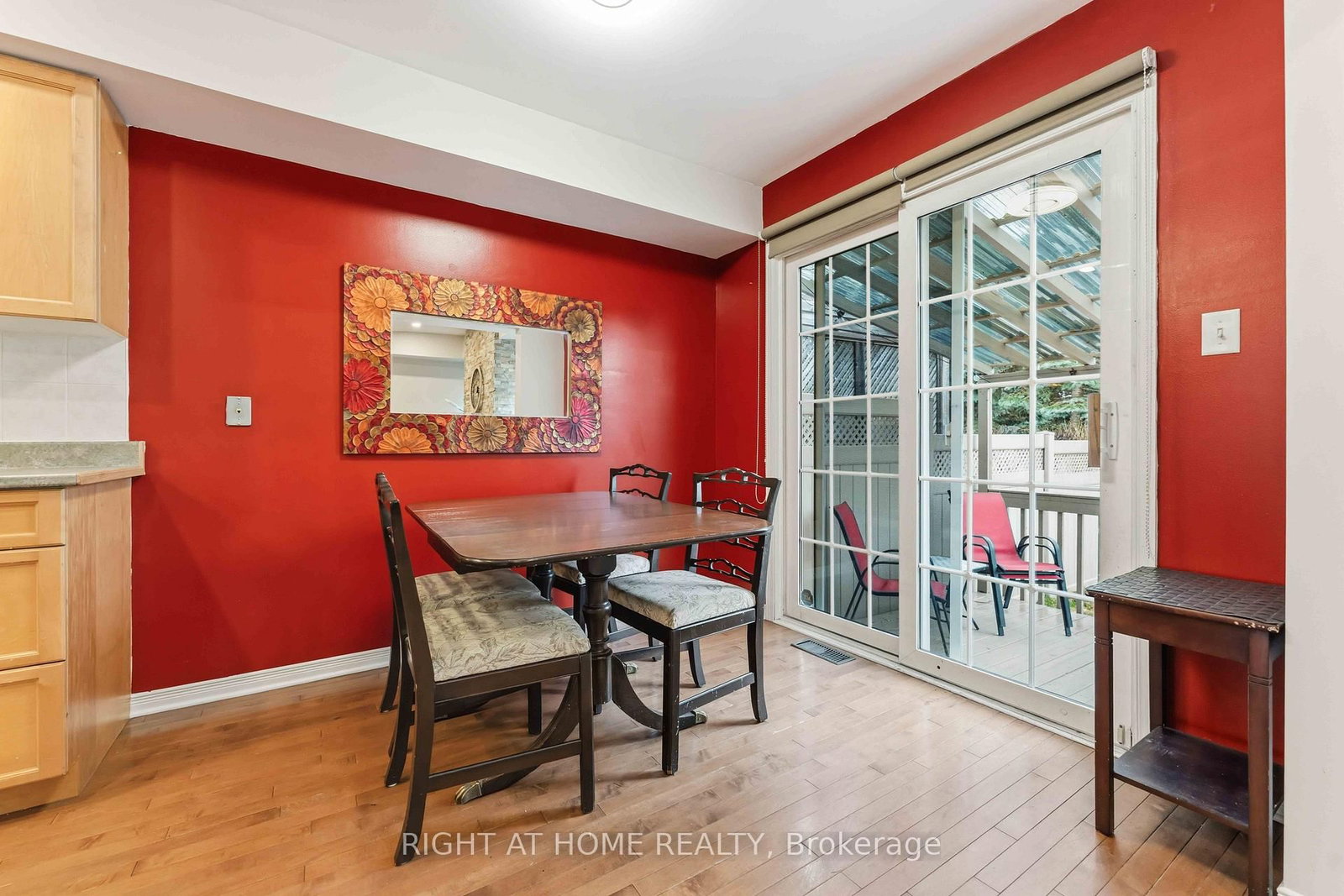 52 Fieldberry Private • Ottawa, ON photo 8