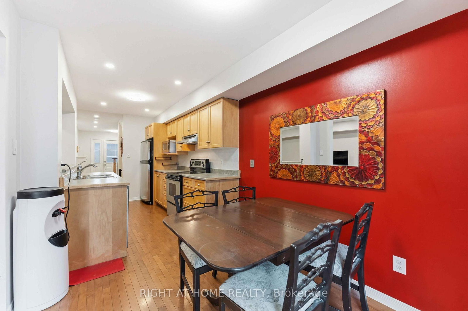 52 Fieldberry Private • Ottawa, ON photo 9