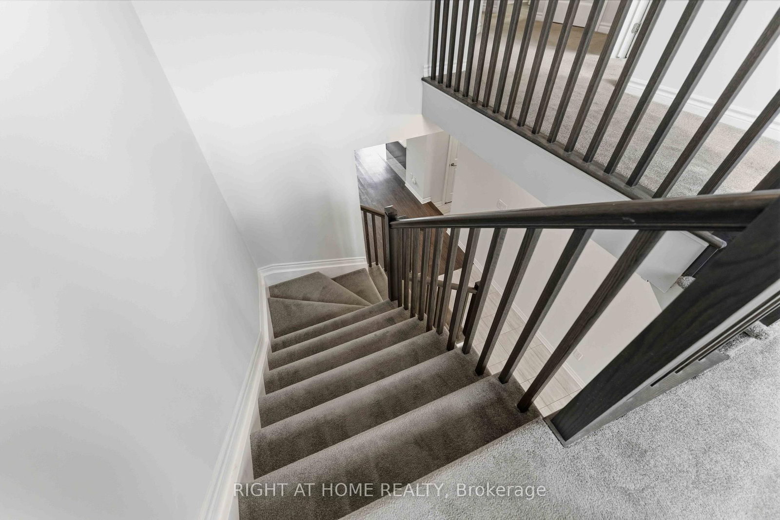 404 Edgevalley Court • Stittsville, ON photo 16