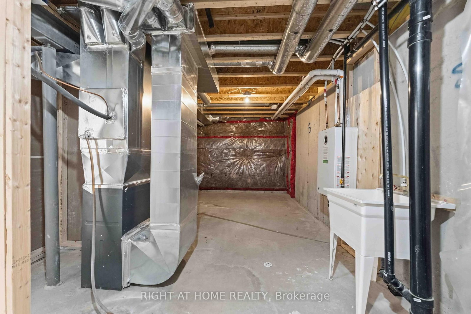 404 Edgevalley Court • Stittsville, ON photo 36