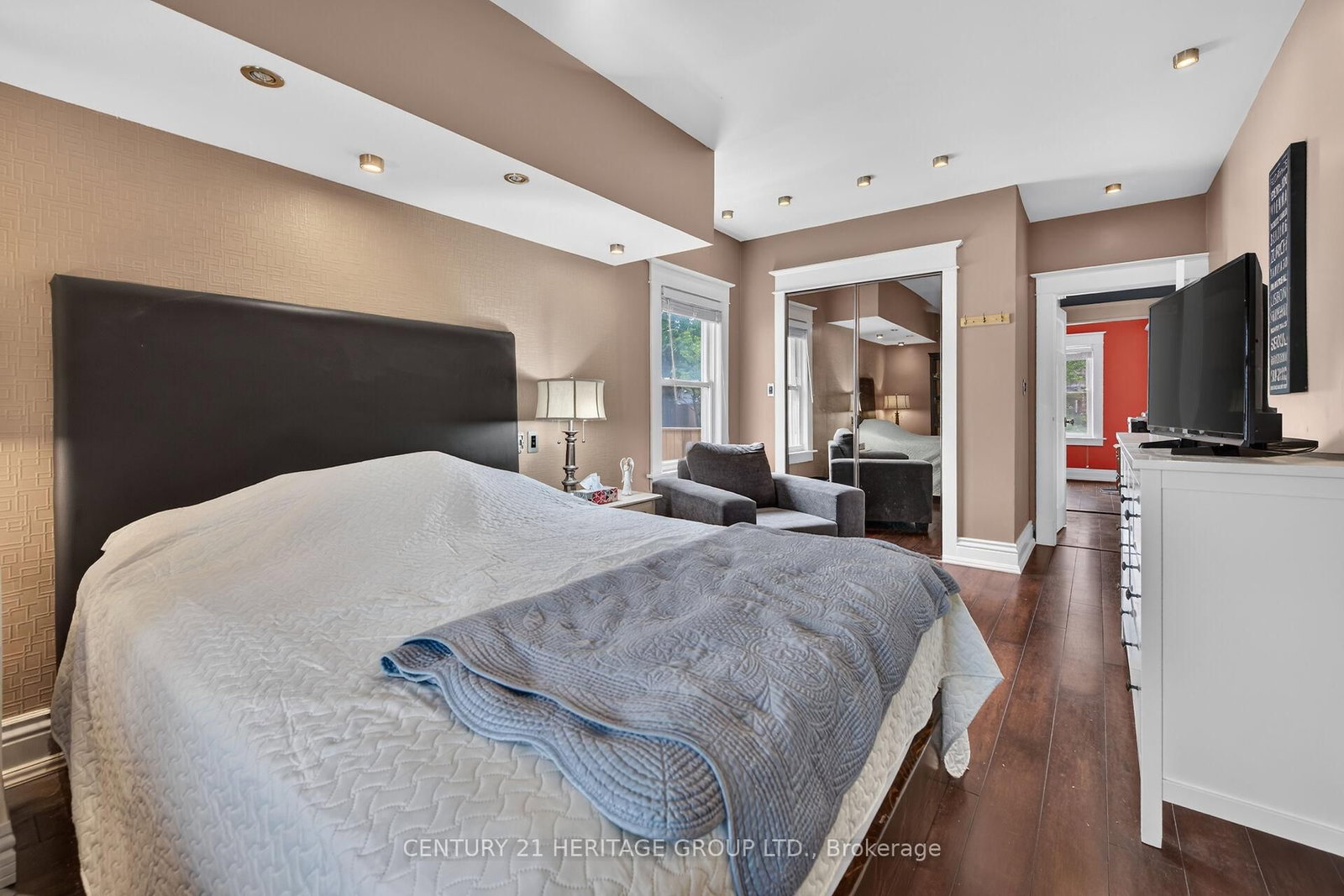 208 Carlton Street • St. Catharines, ON photo 30