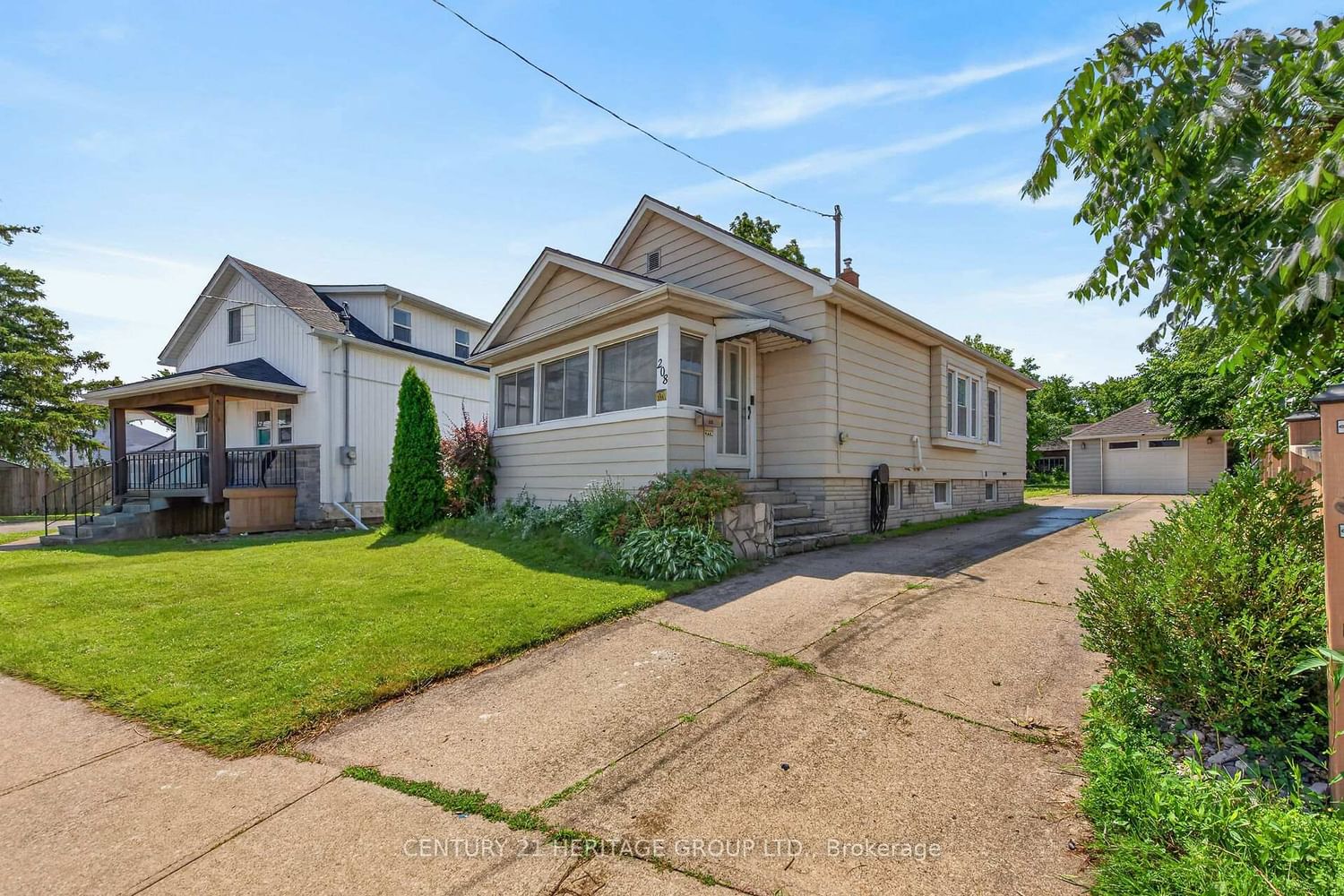 208 Carlton Street • St. Catharines, ON photo 4