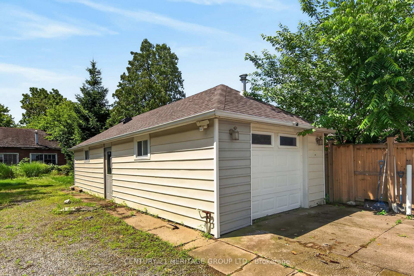 208 Carlton Street • St. Catharines, ON photo 40
