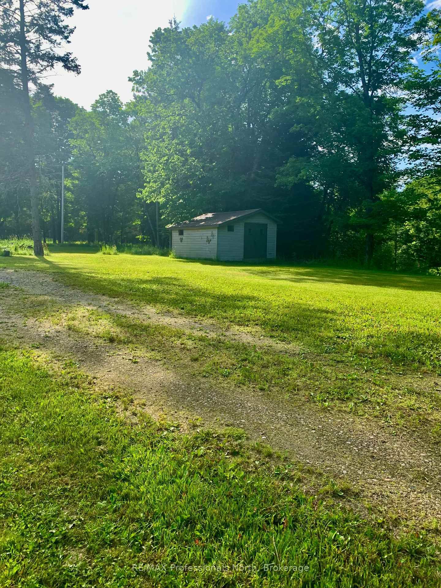2075 Wigamog Road • Dysart et al, ON photo 16