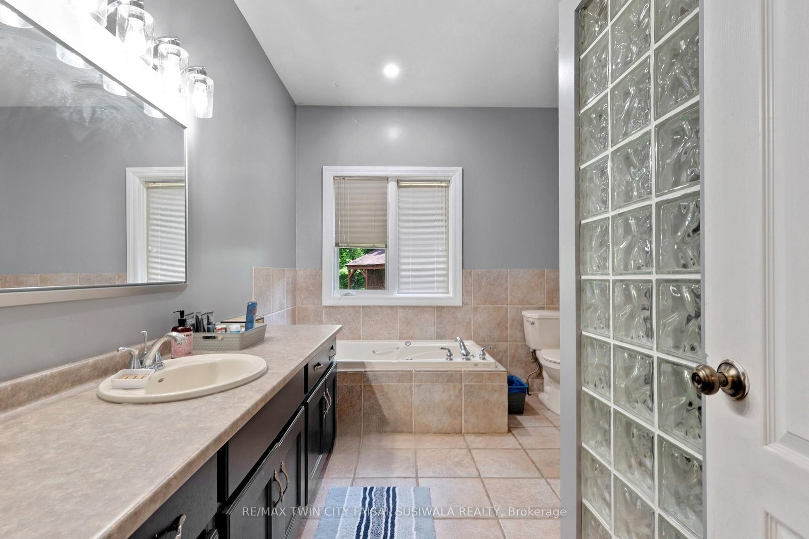 3 Appaloosa Trail • Hamilton, ON photo 25