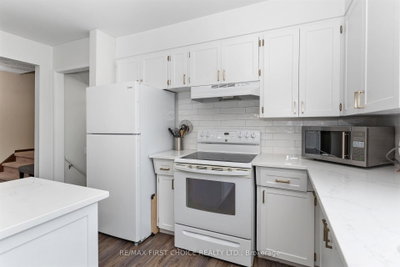 386 Lambton Place — photo 6