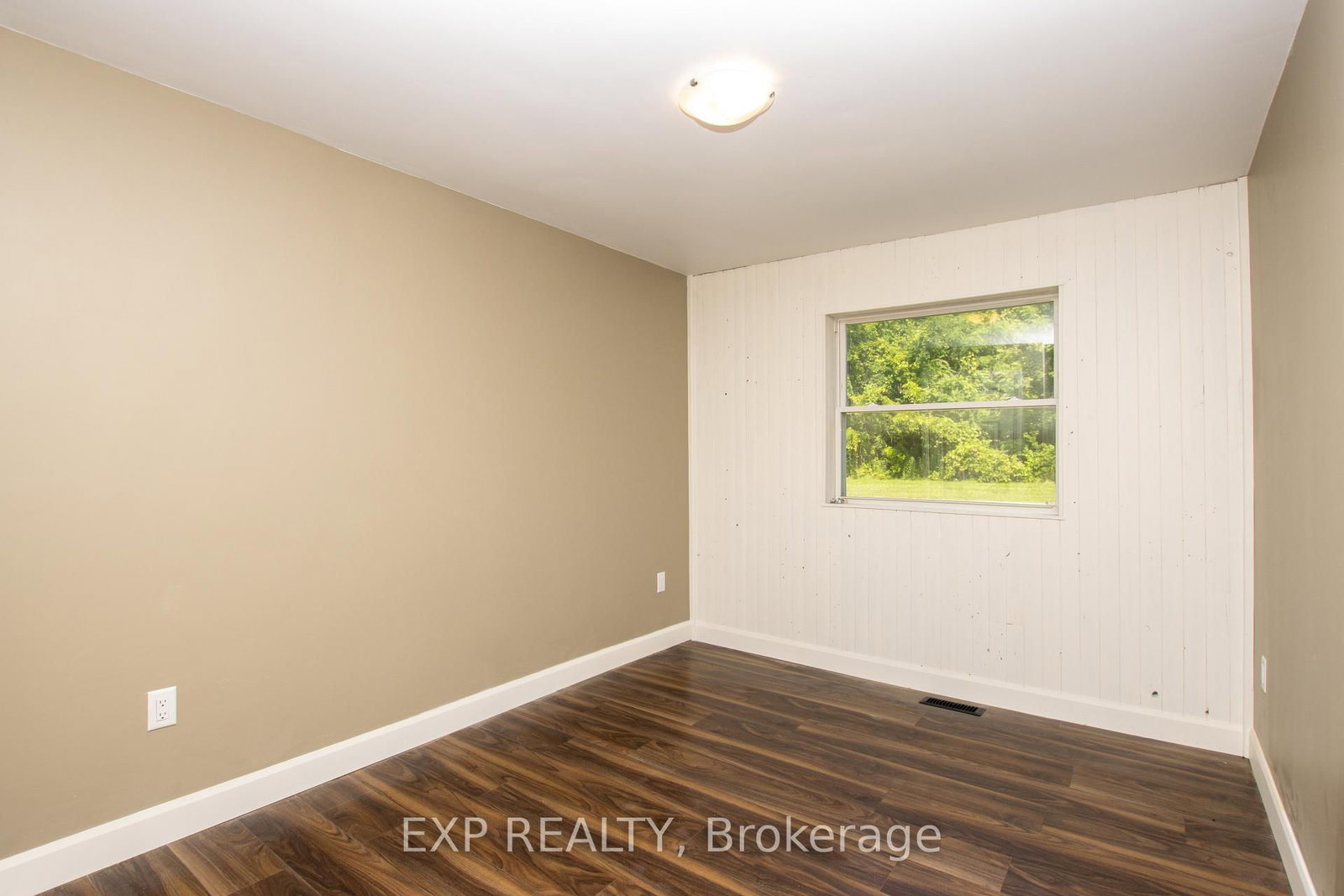 190 MUNROE Street • West Elgin, ON photo 14