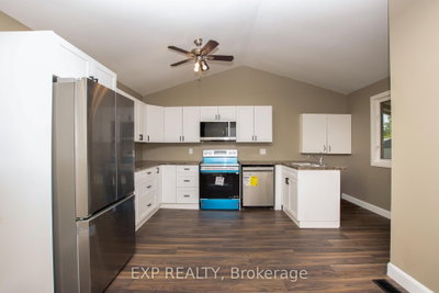 190 MUNROE Street • West Elgin, ON photo 4