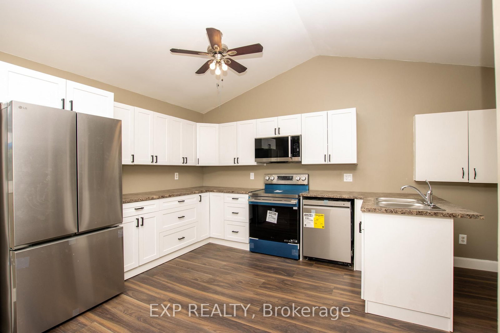 190 MUNROE Street • West Elgin, ON photo 5