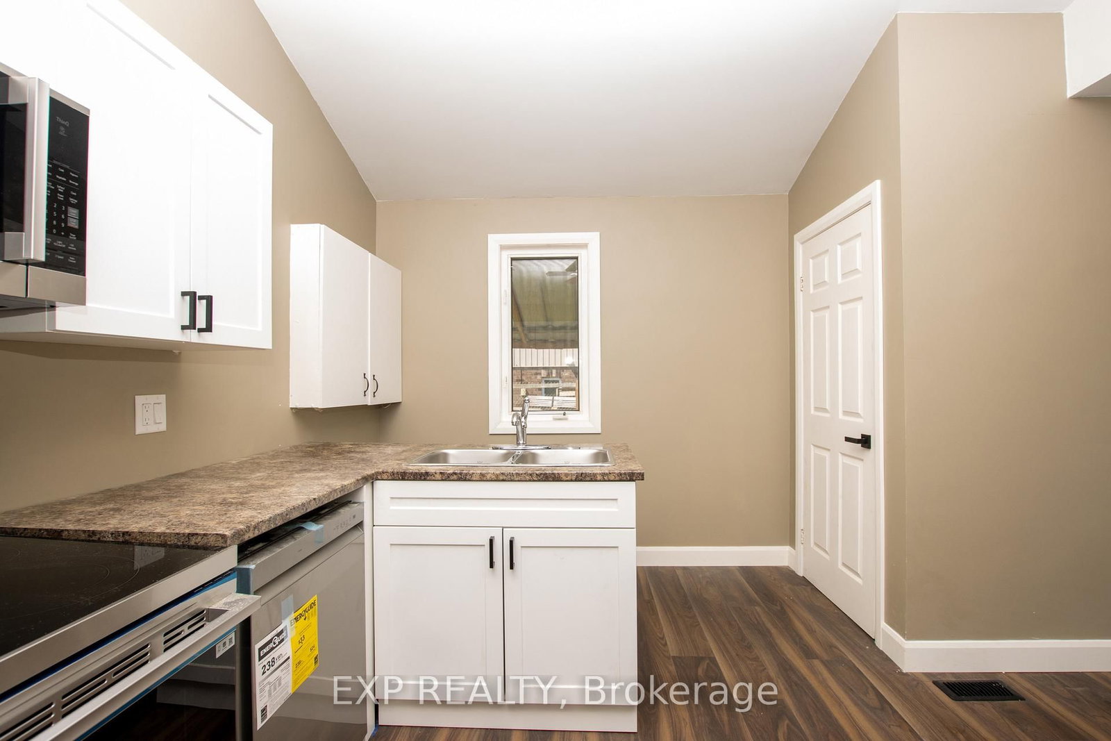190 MUNROE Street • West Elgin, ON photo 7