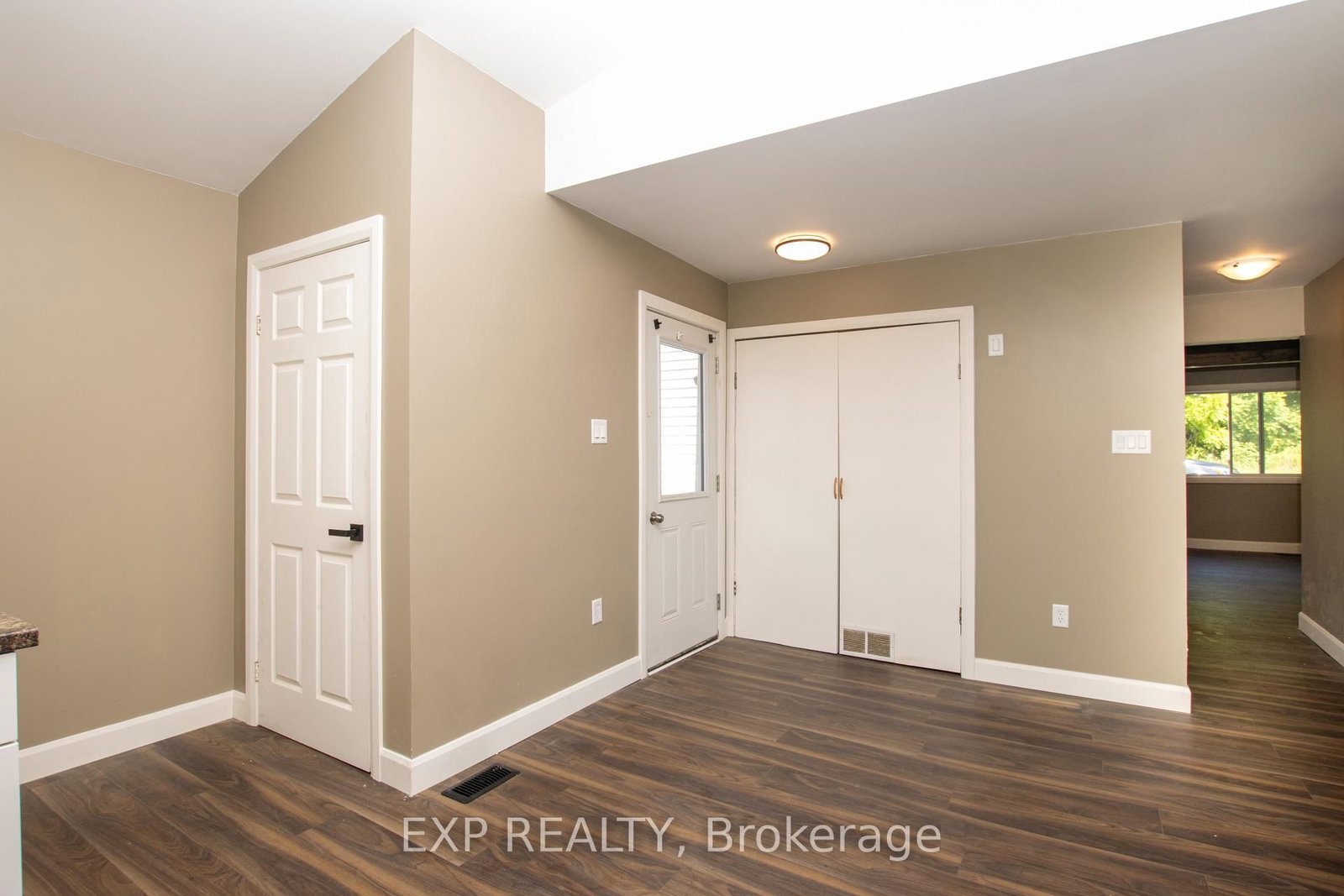 190 MUNROE Street • West Elgin, ON photo 8