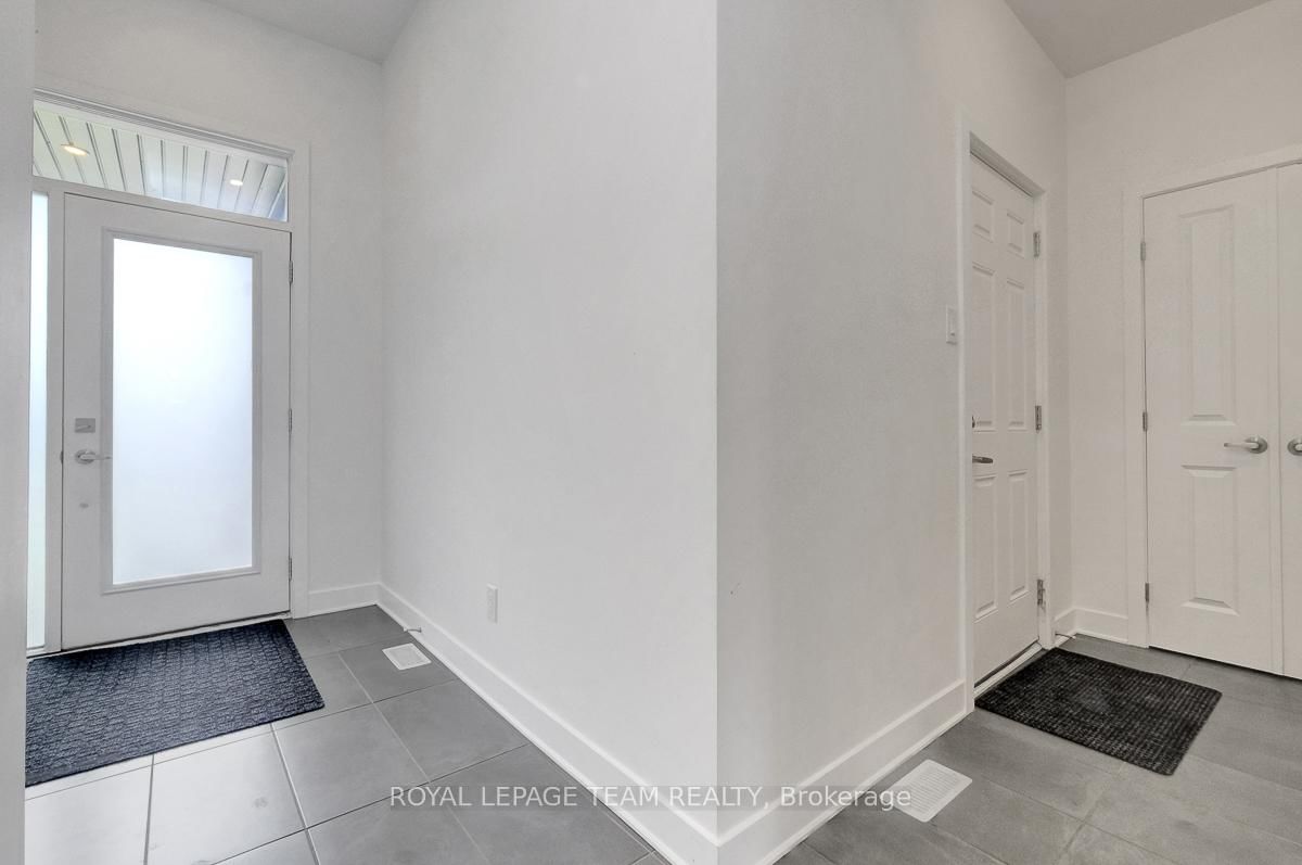 822 Chipping Circle • Ottawa, ON photo 6