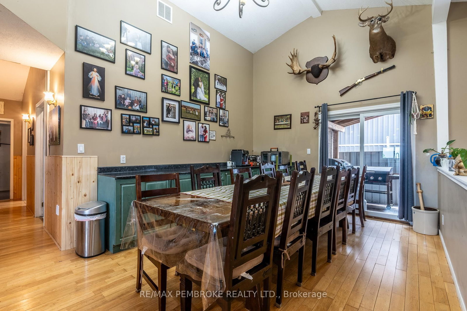 1890 Queensline Road • Foresters Falls, ON photo 10