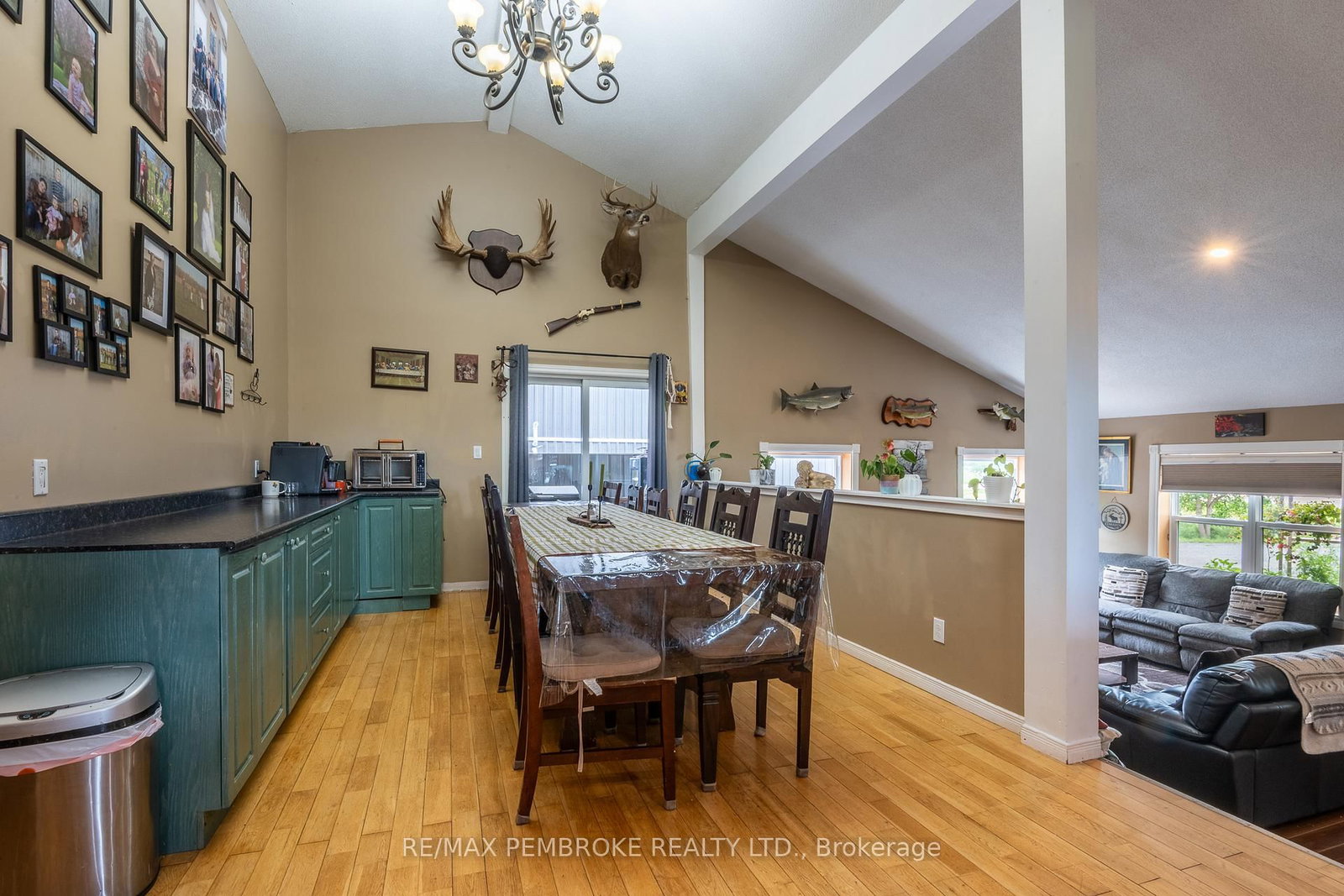 1890 Queensline Road • Foresters Falls, ON photo 11