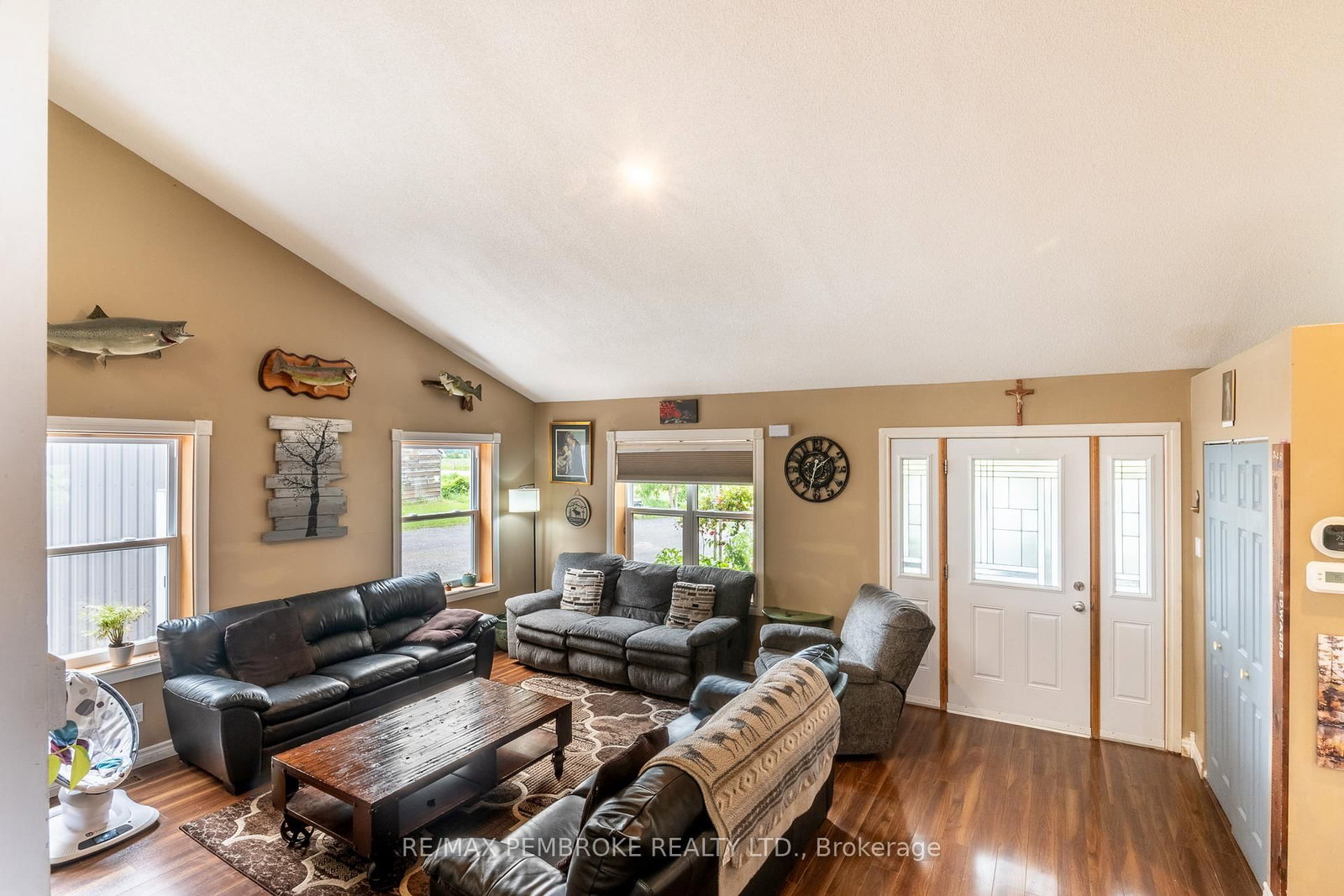1890 Queensline Road • Foresters Falls, ON photo 12