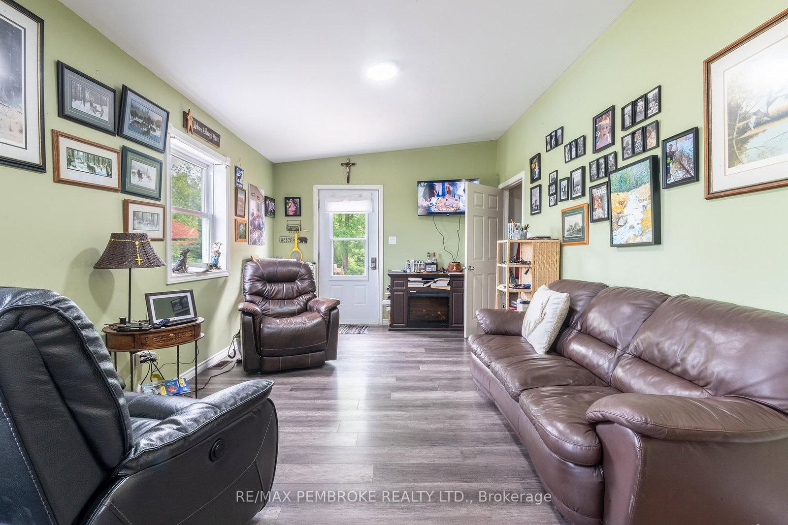 1890 Queensline Road • Foresters Falls, ON photo 27