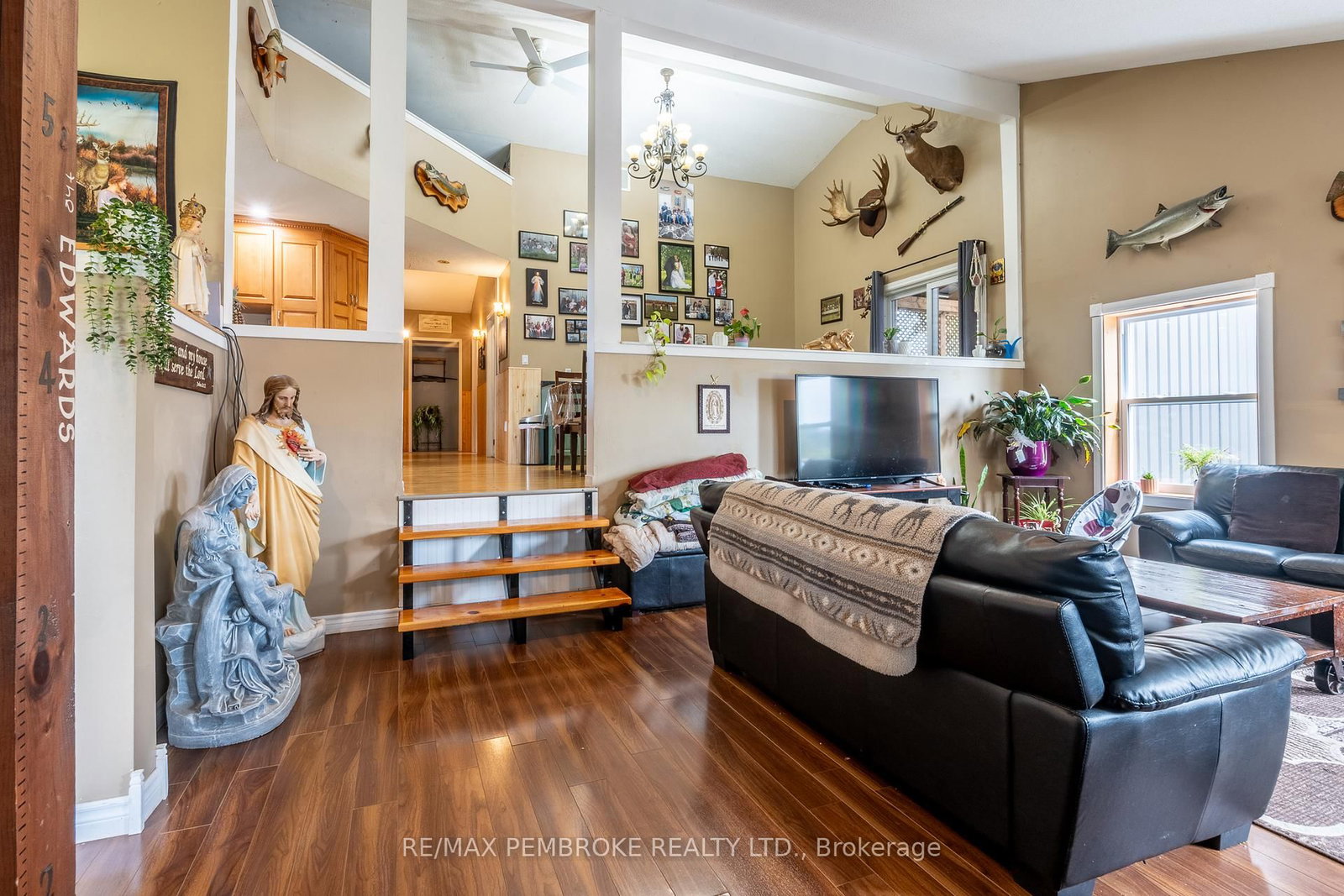 1890 Queensline Road • Foresters Falls, ON photo 6