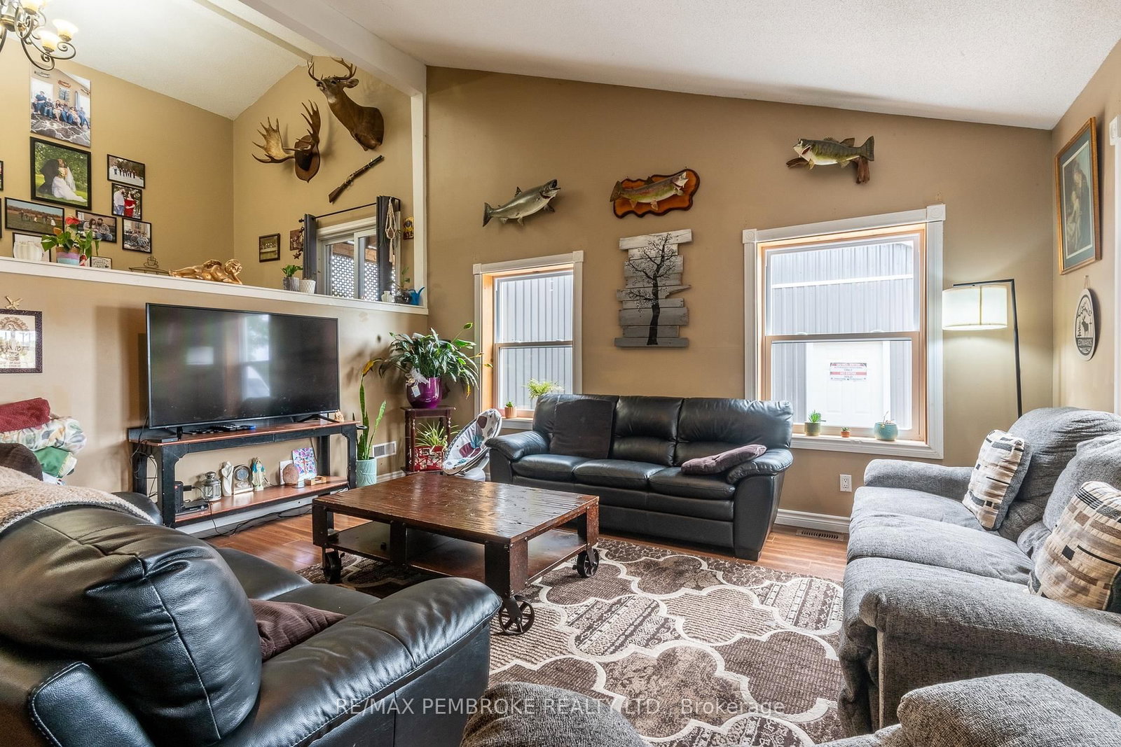 1890 Queensline Road • Foresters Falls, ON photo 7