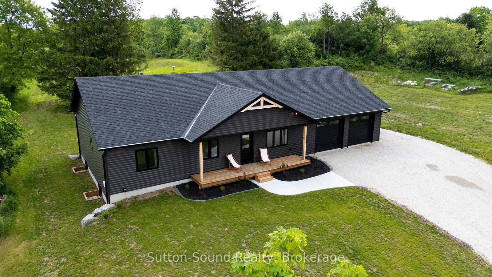 115 S Gordon Street • Chatsworth, ON photo 2