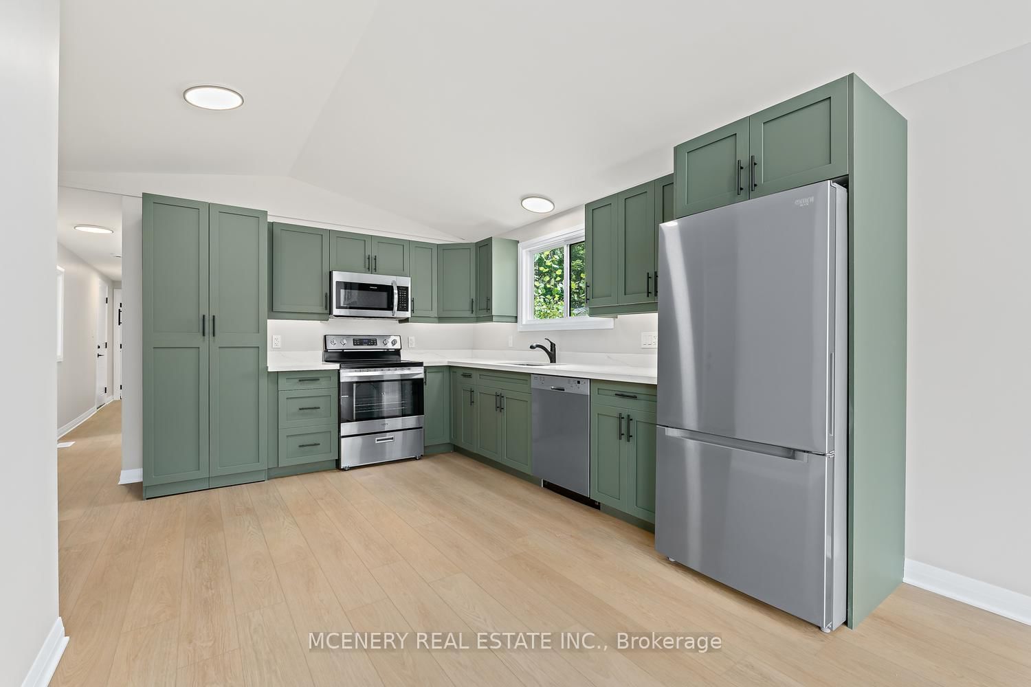 16 HEATHER Avenue • Erin, ON photo 9