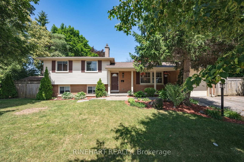 2 Lloyd Manor Crescent