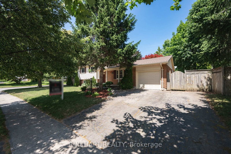 2 Lloyd Manor Crescent