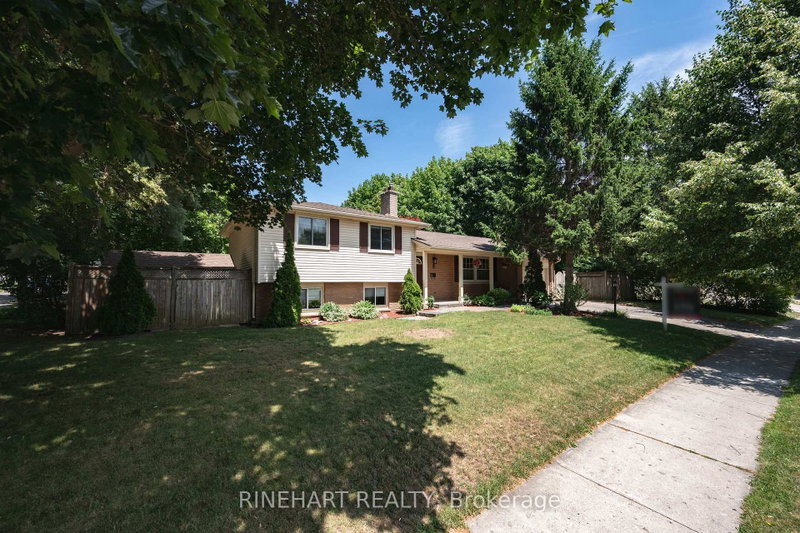 2 Lloyd Manor Crescent