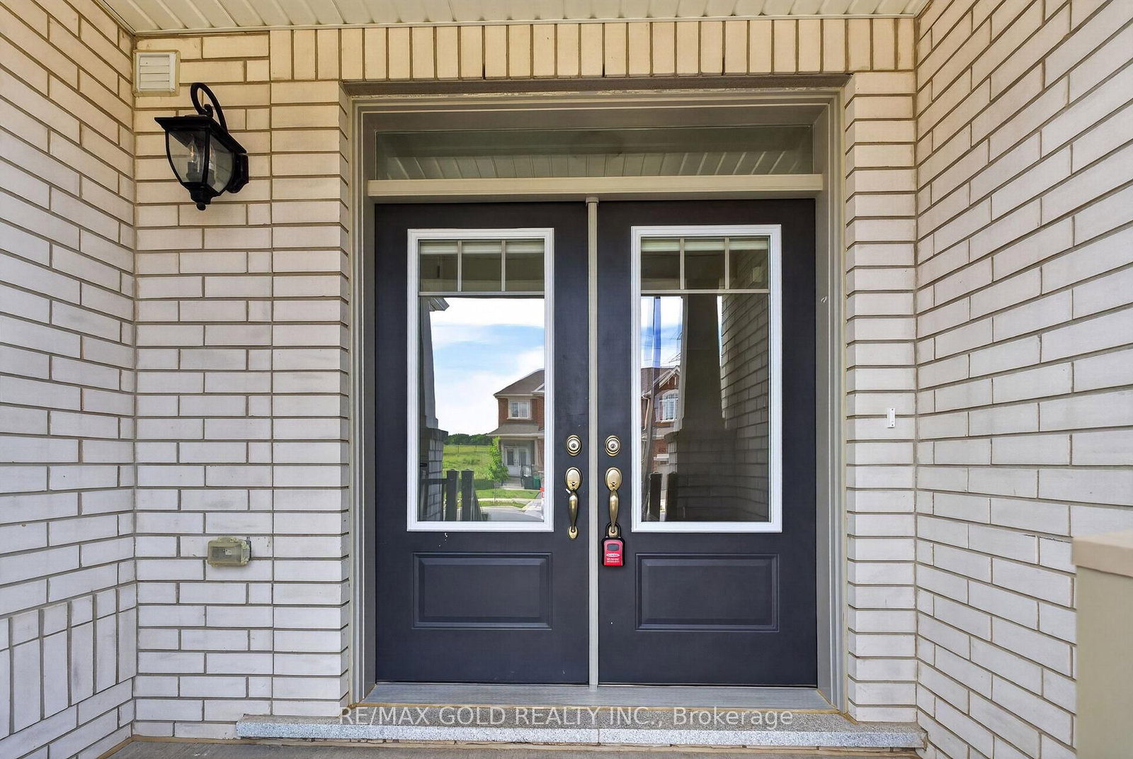 221 Histand Trail • Kitchener, ON photo 4