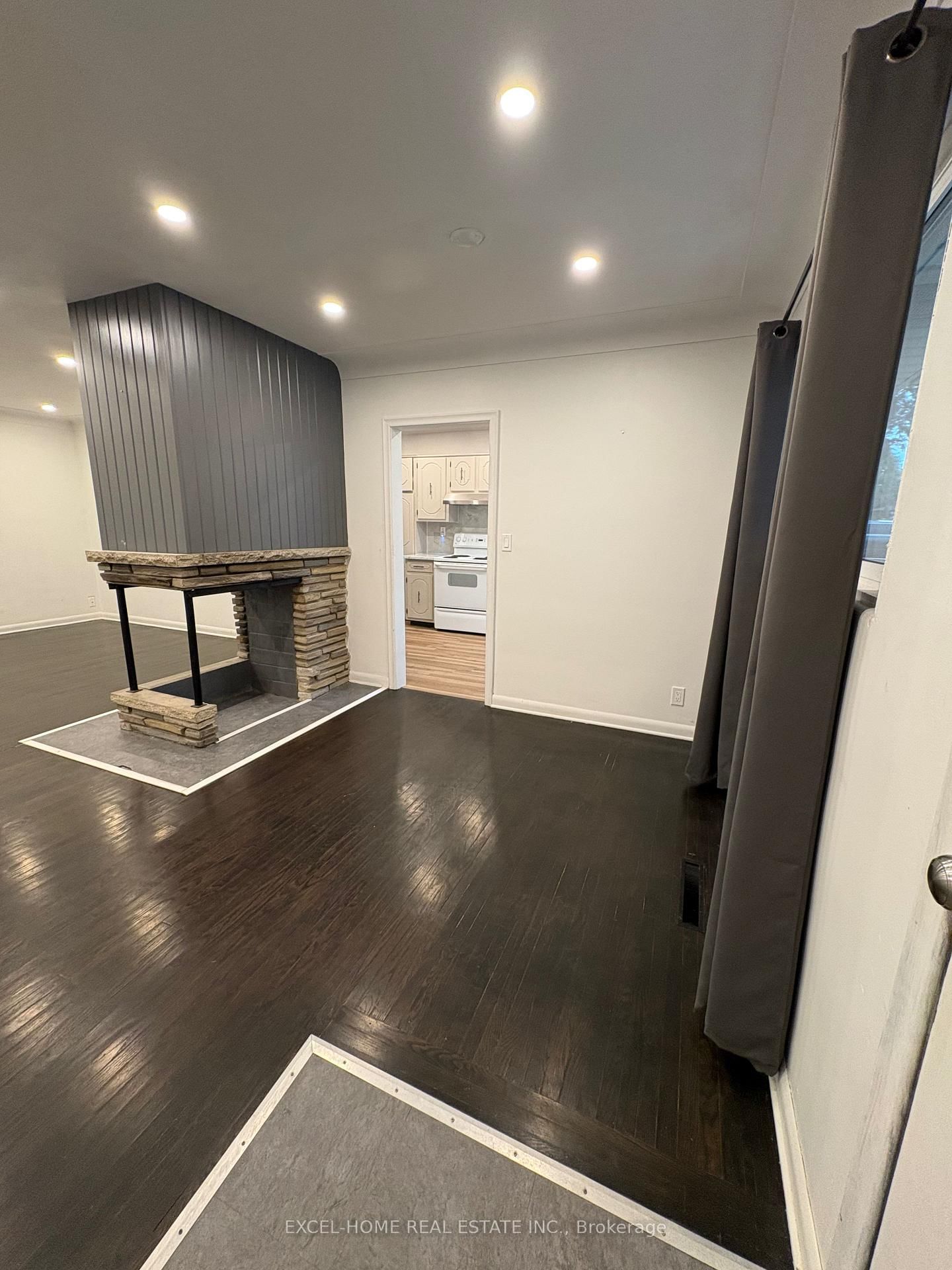 4503 Maplewood Avenue • Niagara Falls, ON photo 2