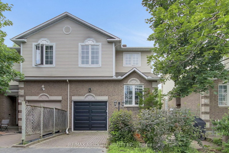 home for lease on 8 Riverbank Court