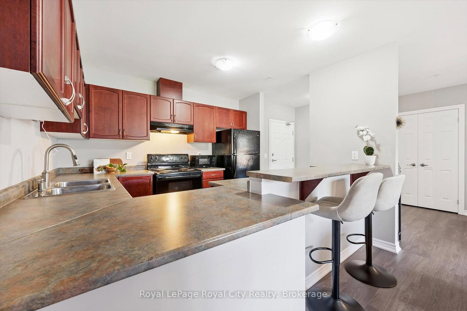 2 Colonial Drive • #113 • Guelph, ON photo 10