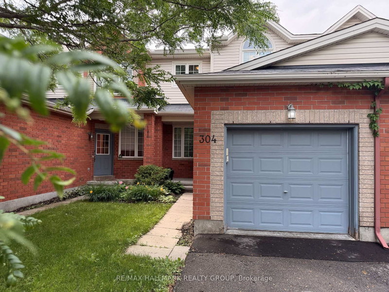 home for lease on 304 Applecross Crescent